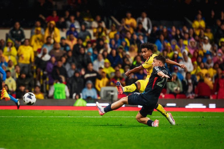 América se impone en casa
