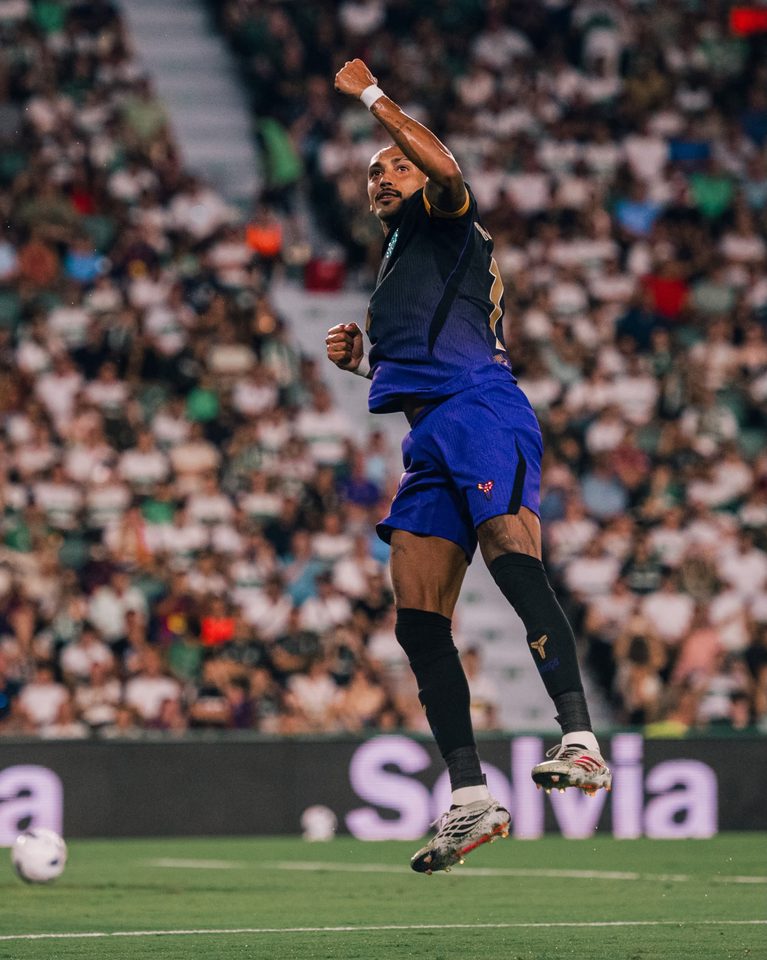 Debuta con goleada