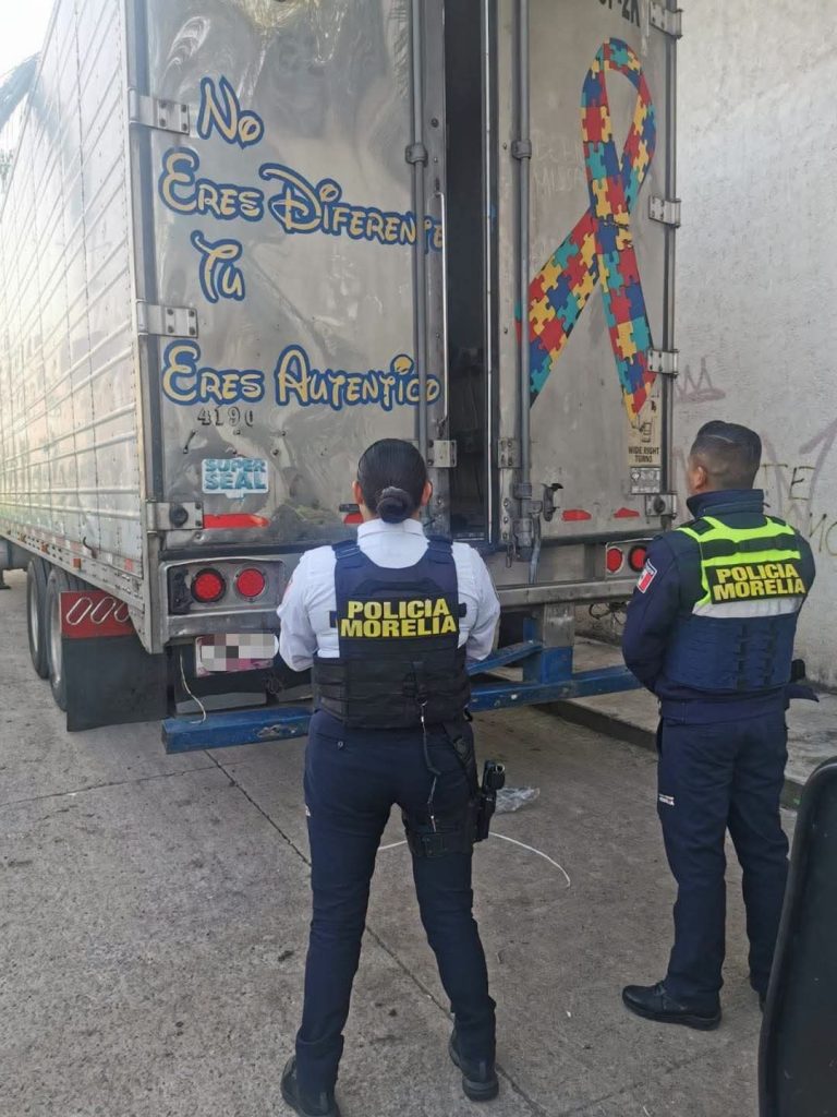 Policía Morelia recupera caja de tráiler con reporte de robo