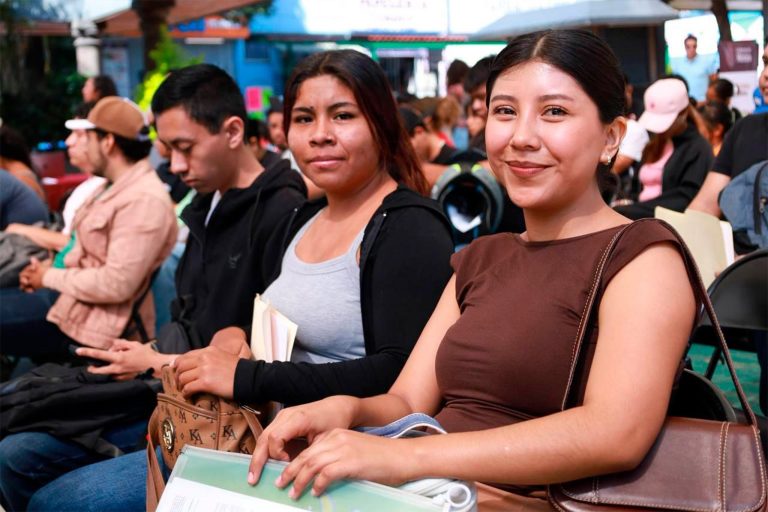 1.24 millones de jóvenes buscan empleo o están disponibles para trabajar en 2026, 53% menos que en 2020