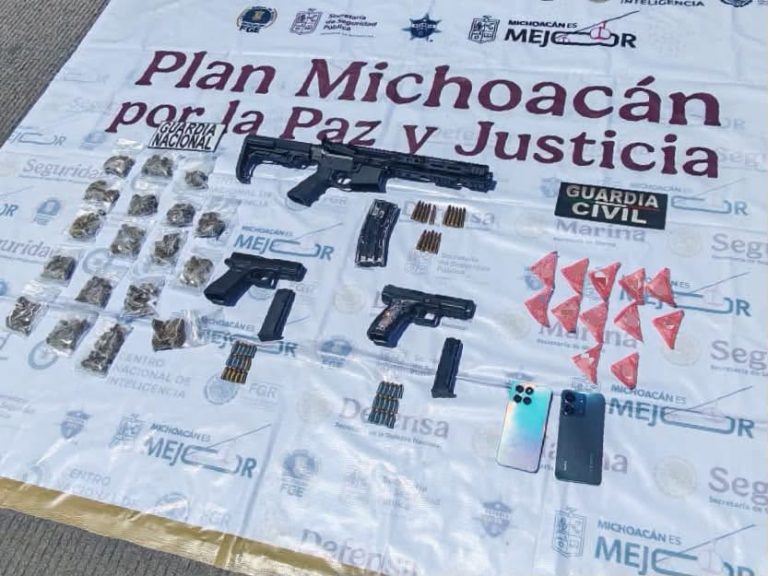 Tras persecución autoridades detienen a 3 sujetos con armamento y droga, en Zamora