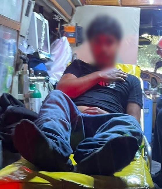 Un muerto y dos heridos tras volcadura de camioneta en Ecuandureo