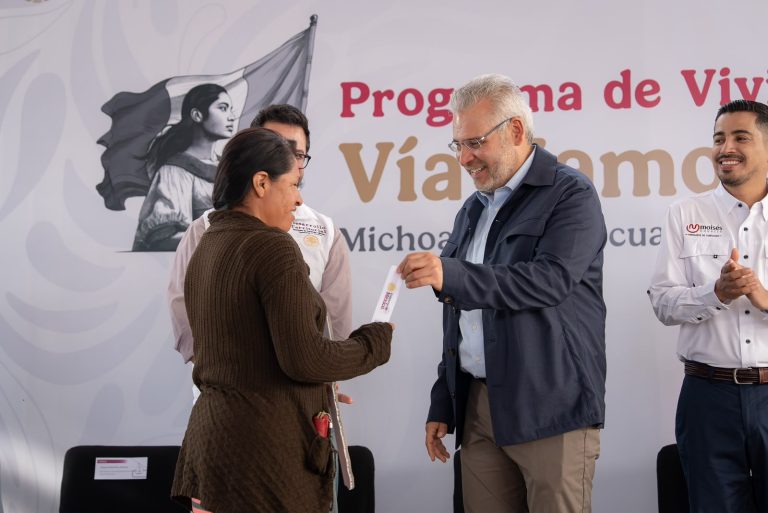 Más de 10 mil familias en Michoacán dan el primer paso para consolidar su derecho a la vivienda: Bedolla
