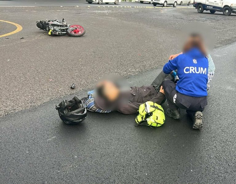 Choque entre motocicletas deja dos heridos en el Libramiento Oriente de Morelia