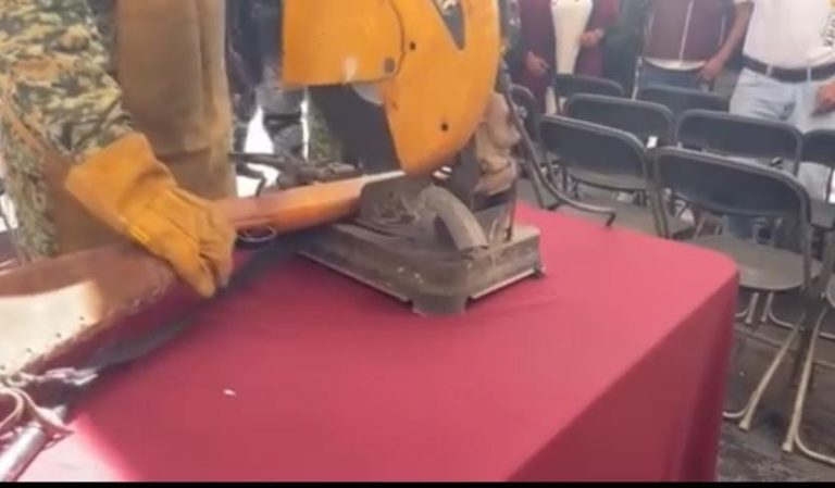 Militar inhabilitaba arma hechiza y ocurre disparo accidental que deja cuatro civiles heridos, en Tzintzuntzan