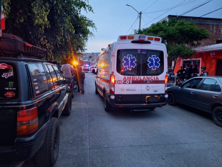 Ejecutan a un hombre a bordo de una camioneta estacionada, en la 22 de Octubre de Uruapan