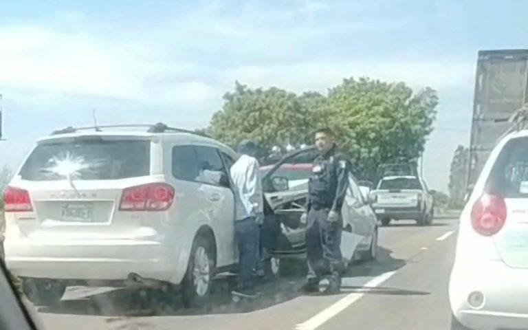 Se registra choque por alcance entre tres vehículos en la Morelia-Pátzcuaro
