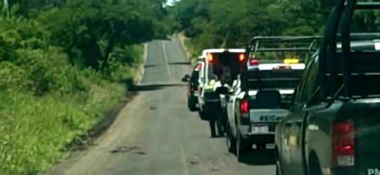 Automovilista muere tras la volcadura de su vehículo en la Morelia-Chiquimitío