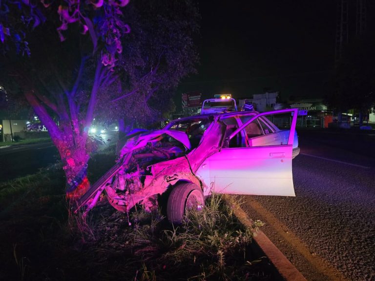 Automovilista queda herido tras chocar contra árboles en el Libramiento Sur-Poniente de Morelia