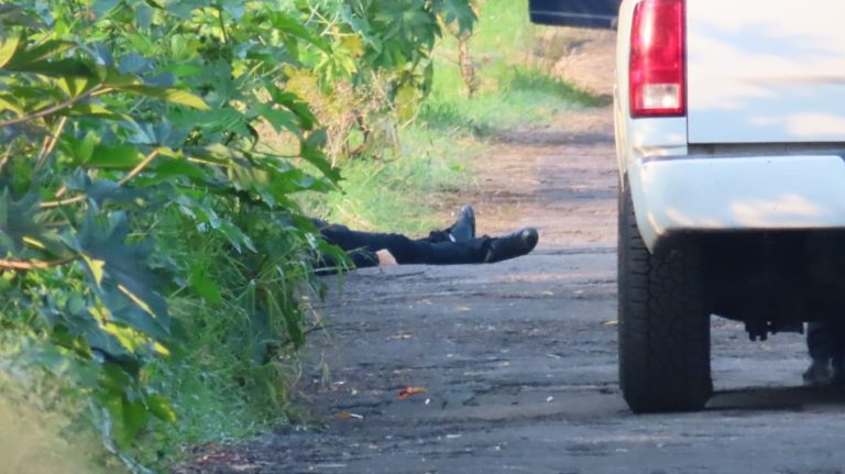 Abandonan cadáver con el tiro de gracia, en Jacona