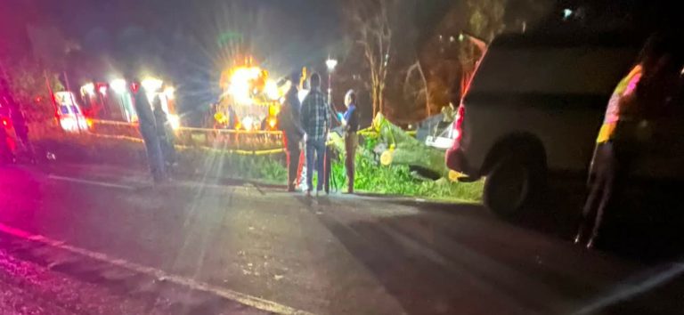 Vuelca tráiler en la Morelia-Pátzcuaro; hay un muerto