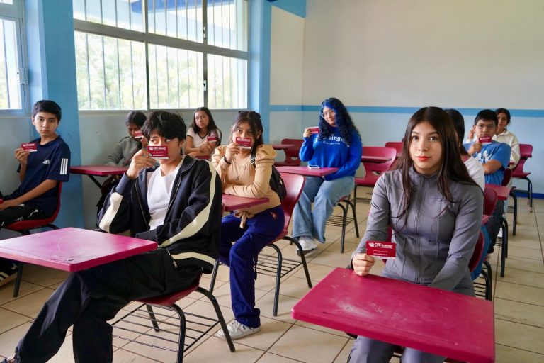 ¡Ya comenzó la entrega de chips D4TA Datos Gratis en prepas de Michoacán!