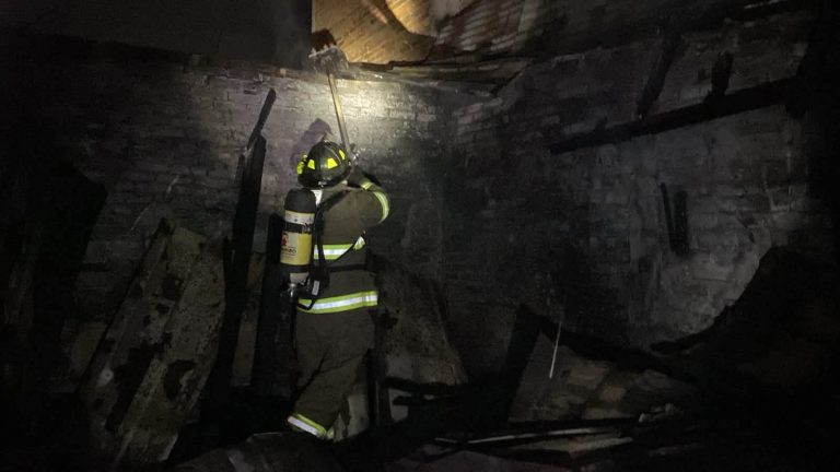 Se registra incendio en domicilio deshabitado de la colonia Agustín Arriaga Rivera, Morelia