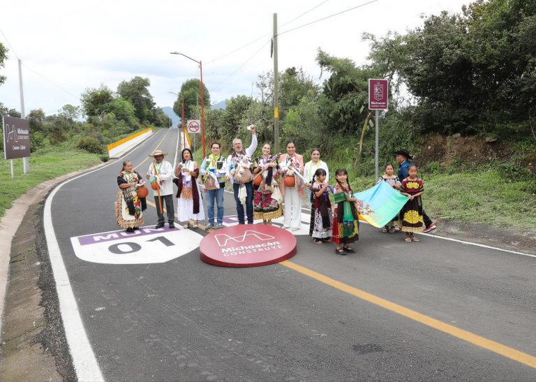 Con reconstrucción de la carretera Coeneo-Zipiajo se garantiza la conectividad de la región: Bedolla