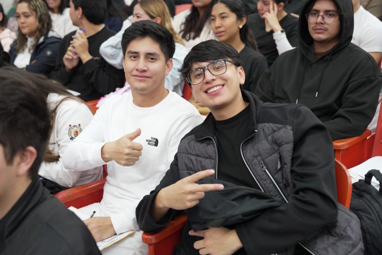 Jóvenes continuarán con apoyos educativos para el ciclo escolar 2026-2027