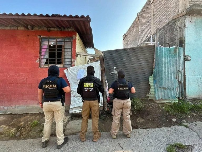 Caen 3 presuntos narcomenudistas tras cateos de la FGE en Morelia
