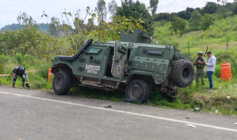 Vuelca camión del Ejército en Tocumbo; siete militares resultan heridos, dos de gravedad