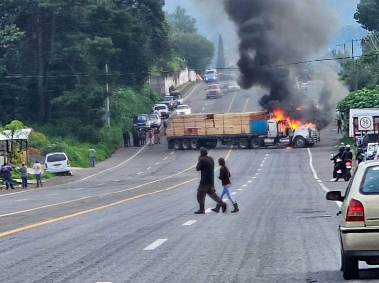 Atacan a policías en Tacámbaro; hay un herido y un presunto delincuente detenido