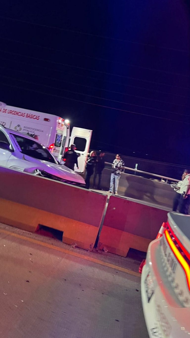 Mujer resulta herida tras choque en el Paso Superior Vehicular Independencia
