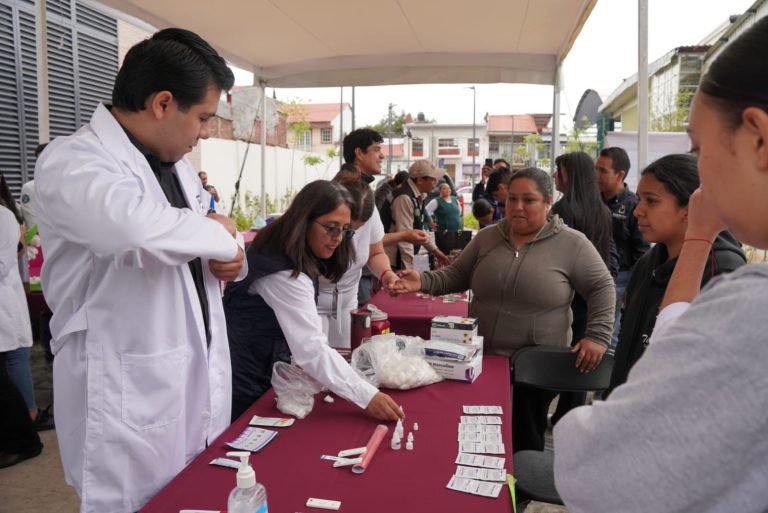 DIF Michoacán acerca servicios de salud integral a personas adultas mayores en Uruapan
