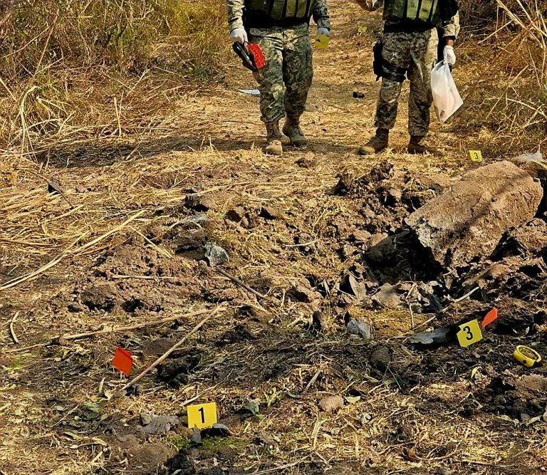 Explosión de artefacto en zona serrana de Tumbiscatío deja un militar fallecido