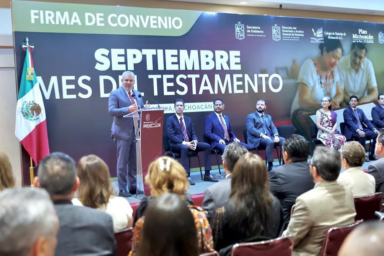 Firman Bedolla y notarios convenio para iniciar el Mes del Testamento con costo preferencial