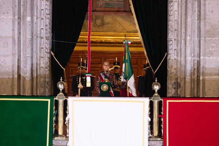  Presidenta encabeza ceremonia por el 216 Aniversario del Grito de Independencia
