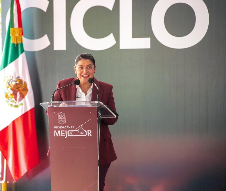 Claudia Sheinbaum transforma la educación en Michoacán con más de 840 mil becas