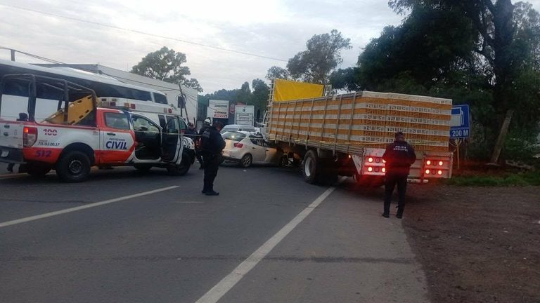 Automovilista muere tras chocar contra tráiler en la Zitácuaro-Morelia