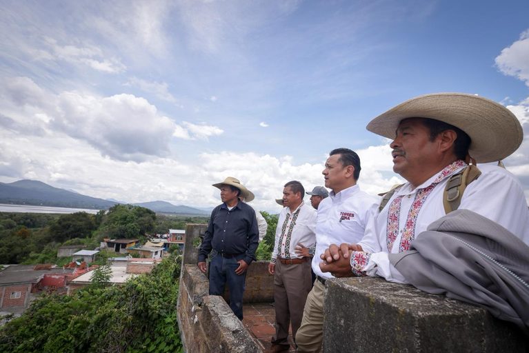 Carlos Torres Piña: cuando la palabra se convierte en camino