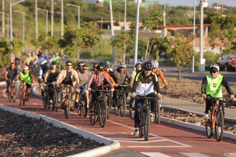 Encabeza Bedolla rodada ciclista por el segundo aniversario del Bulevar Martí Mercado de La Piedad