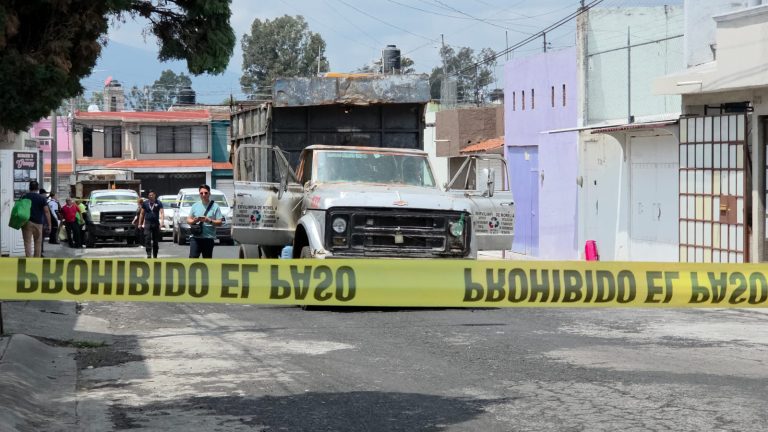 Incendian camión recolector de basura y trabajador resulta quemado, en Morelia
