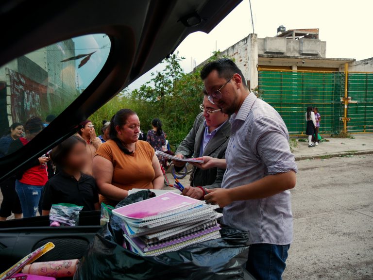 Voces del Futuro Morelia realiza entrega de útiles y ropa en Ciudad Jardín