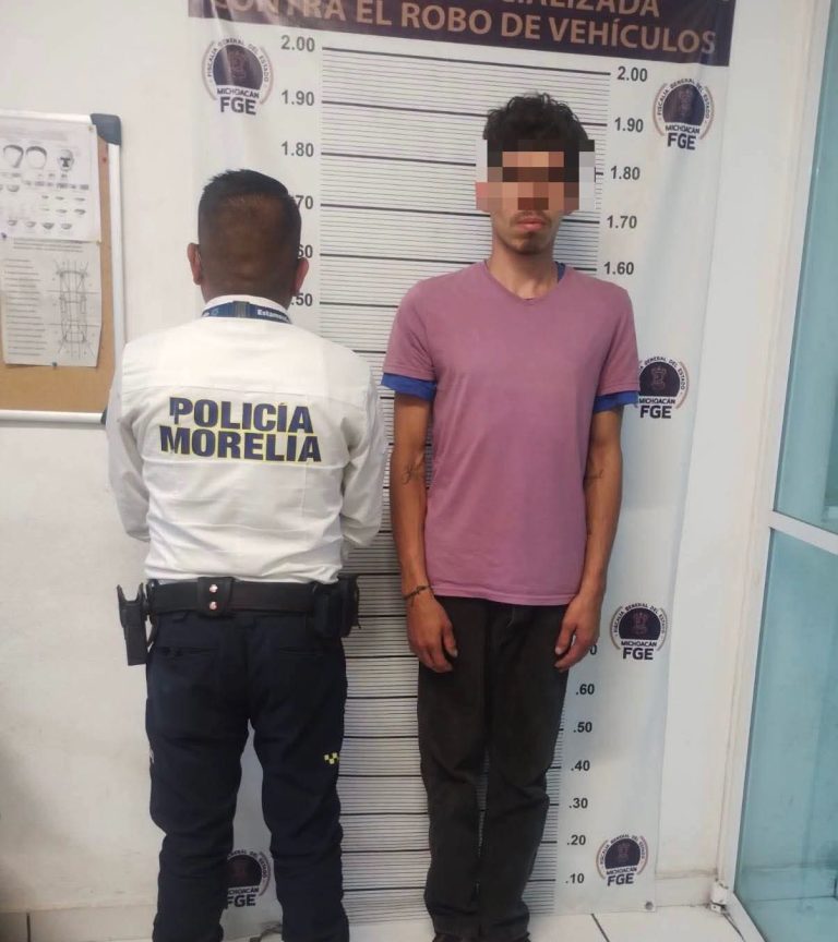 Policía Morelia recupera auto y moto robados; hay un detenido