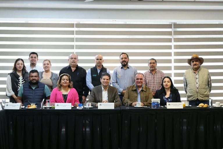 Alfonso Martínez refrenda apertura al sector mezcalero