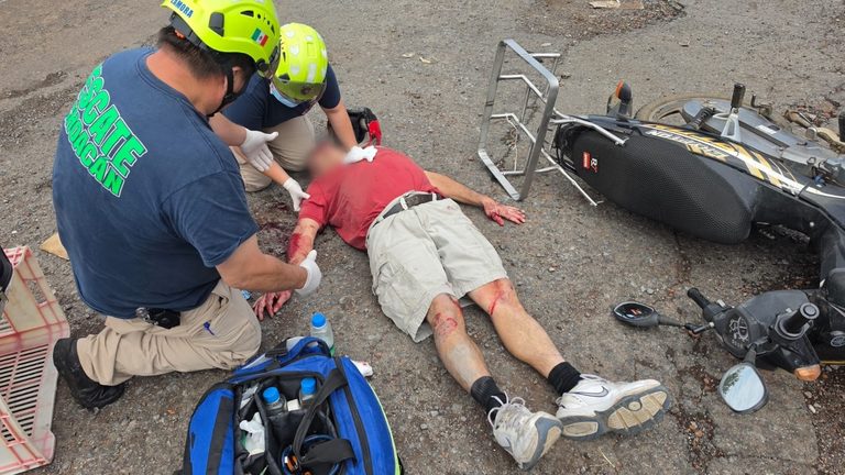 Motociclista queda herido al ser embestido por una camioneta en la Zamora – Tangancícuaro