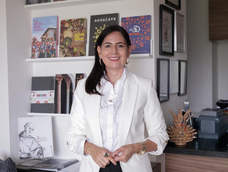 Gaby Molina destaca protección de programas sociales