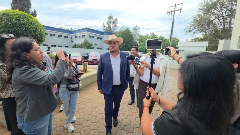 Secretario del Ayuntamiento de Uruapan se presenta en la Fiscalía; es la cuarta vez que comparece por el caso Carlos Manzo
