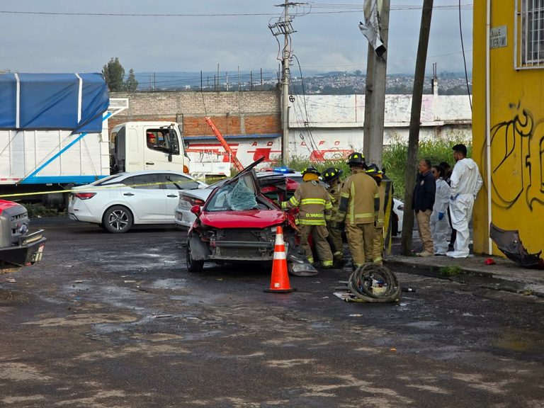 Identifican a automovilista que murió al chocar contra poste al norte de Morelia