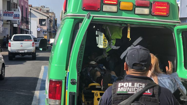 Joven pollero queda gravemente herido, tras agresión armada en su local