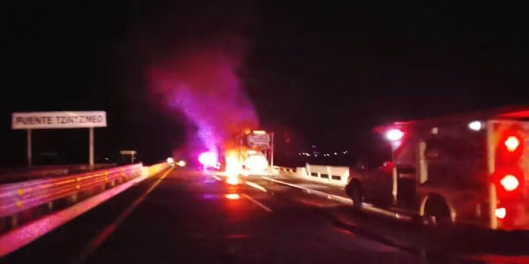Arde tractocamión nodriza junto con su cargamento en la México-Guadalajara