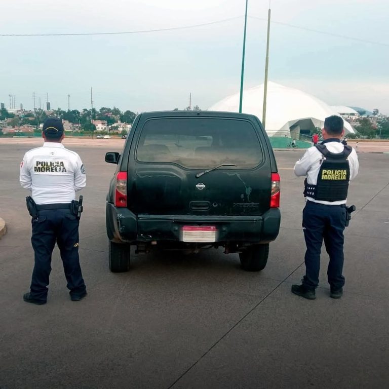 Policía Morelia detiene a hombre que conducía una camioneta robada