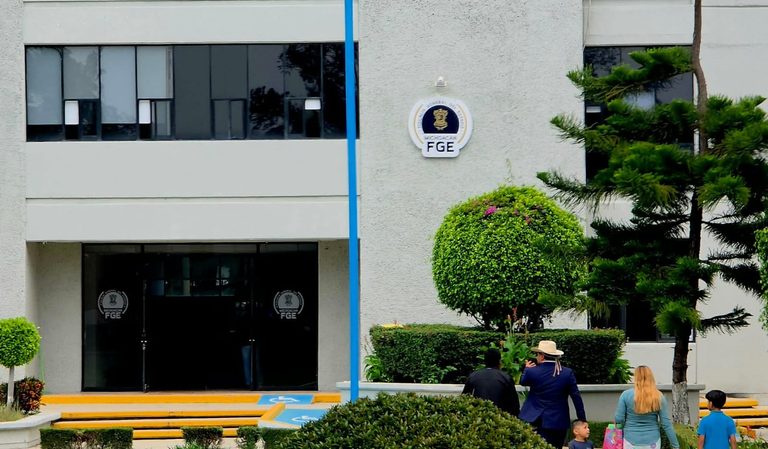 Aperciben a funcionario del Ayuntamiento Uruapan; deberá comparecer este martes ante la FGE por la entrega de celulares de Carlos Manzo