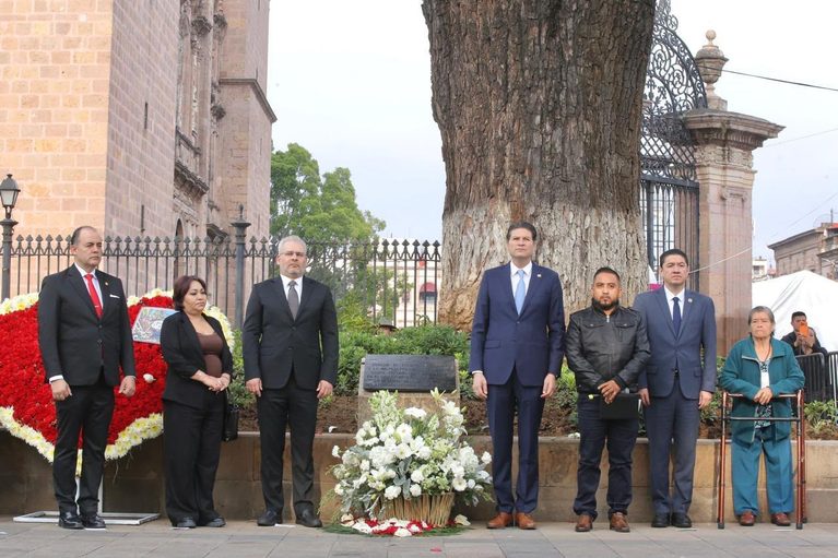 Encabeza Bedolla homenaje a víctimas de los atentados de 2008 en Morelia