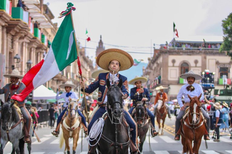 ¡Fiesta patria en Morelia! Miles de familias disfrutan el Desfile Cívico Militar