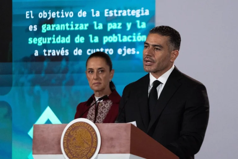 Suman 111 funcionarios públicos detenidos por nexos con el crimen organizado en el gobierno de Sheinbaum