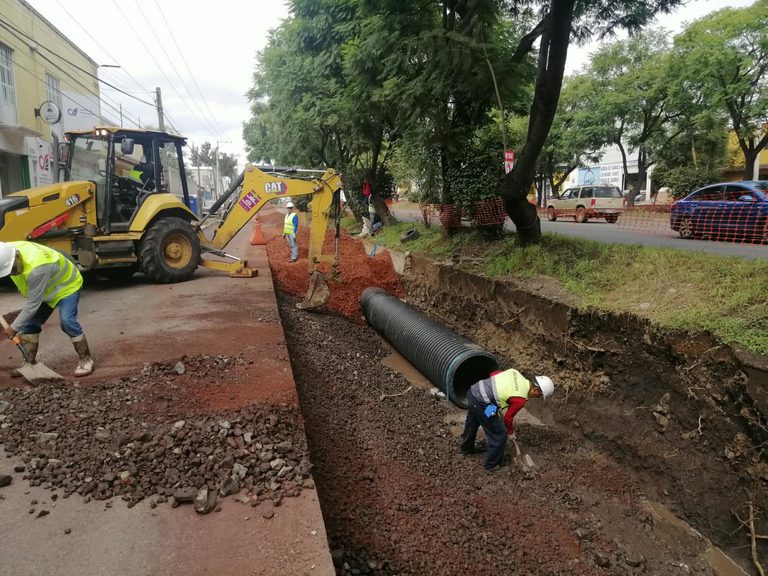 Avanza cambio de tubería pluvial por obras del Morebús en Morelia